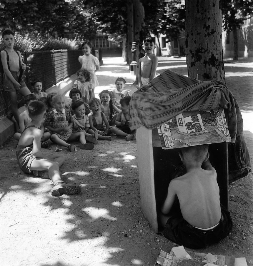 Doisneau-le guignol- 1945